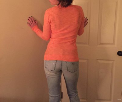 Горячая милфа раздевается перед камерой