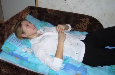 Красотка раздевается и делает минет