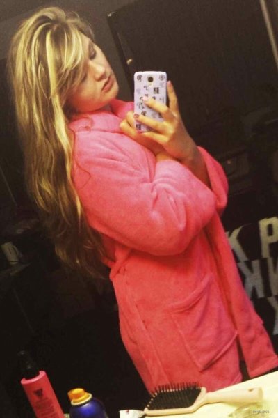 Моя подруга самозабвенно удовлетворяет свои желания