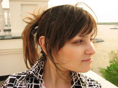 Отодвинула трусики, демонстрируя интимную зону