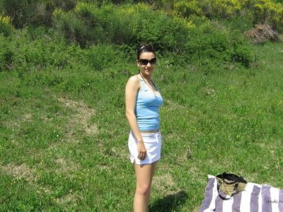 Мулатка без комплексов демонстрирует свою киску парню