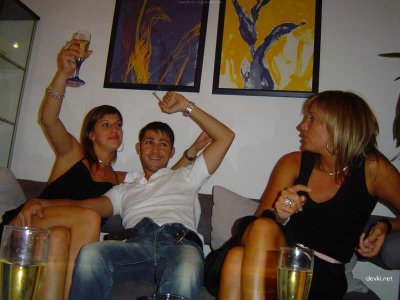 Уговорил двух красоток на оргию