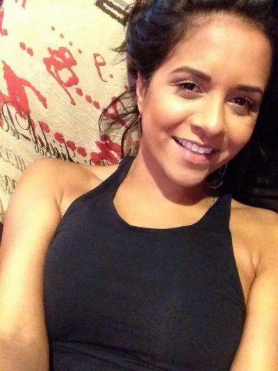 Сексуальные снимки голой латиноамериканки с огненным телом и обьемными грудями