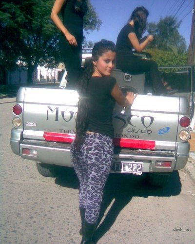 Горячая Латинская Красотка Показывает Свою Обнаженную Фигуру