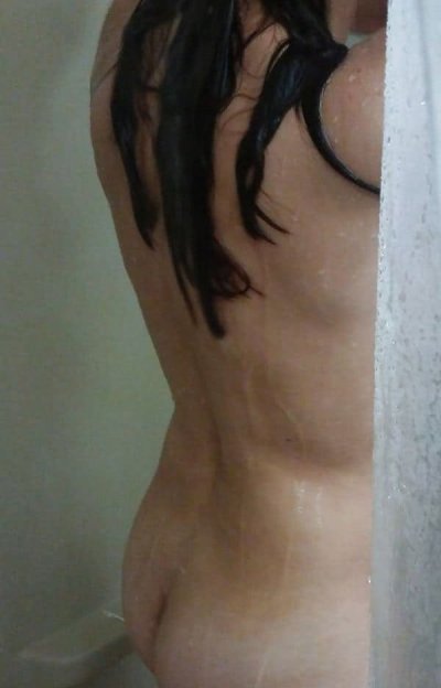 Моя любимая убирает кустик в душе: интимная гигиена для взрослых