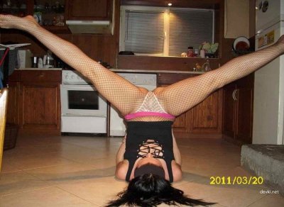 Девочка принимает в себя кончу