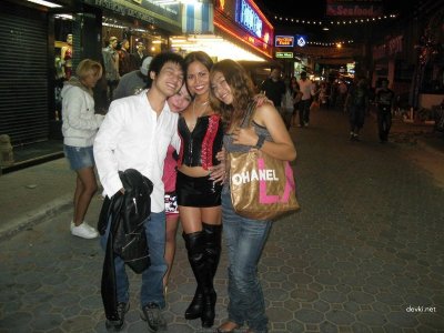 Оргия с восточными красотками: разврат и страсть!