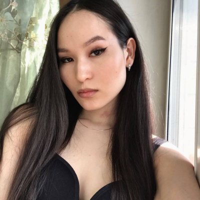 Прекрасная дама обожает демонстрировать свое обнаженное тело и интимные прелести