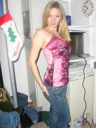 Воткнул красотку на пенис