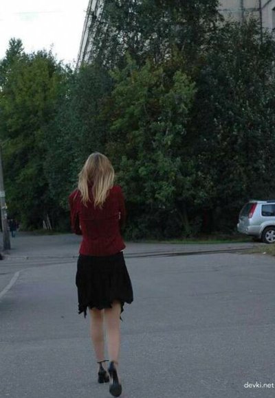 Девушка наслаждается страстью во всех своих привлекательных местах