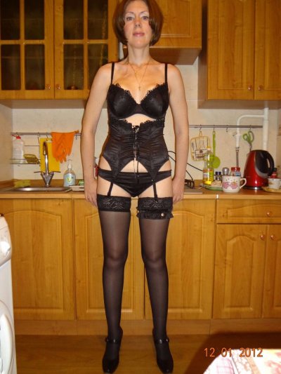 Женщина наслаждается собой: порно для взрослых.