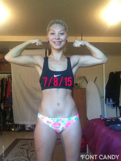 Сексуальная и стройная блондинка без одежды