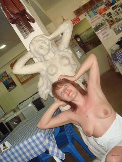 Частные интимные фото дамы в алом