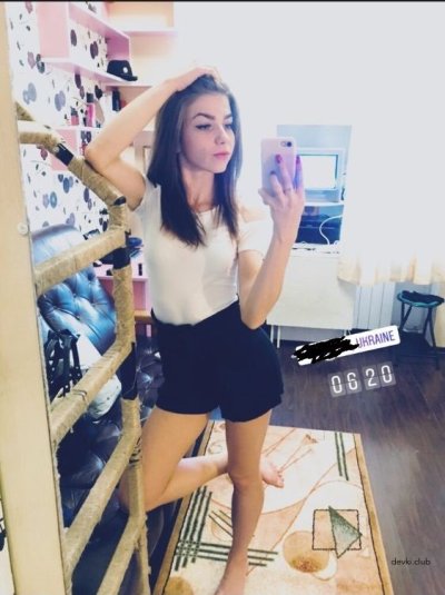 Фитнес-бомба фотографирует себя