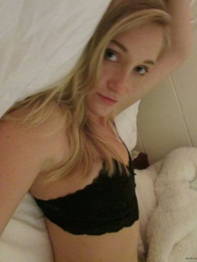 Жаркий секс молоденькой красотки