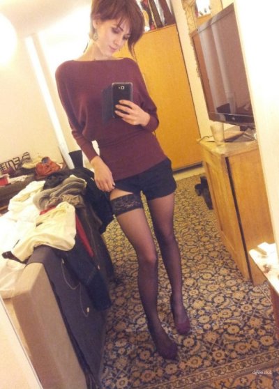 Сексуальная красотка снимает горячее фото своего тела