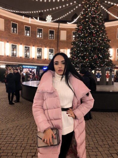 Фото горячей красотки, обожающей мастурбировать ногами и сосать