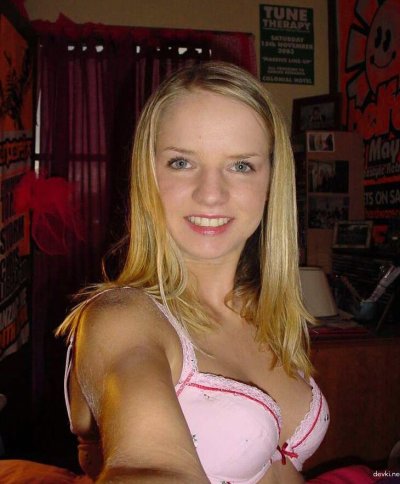 Нежная и привлекательная интимная зона юной красавицы