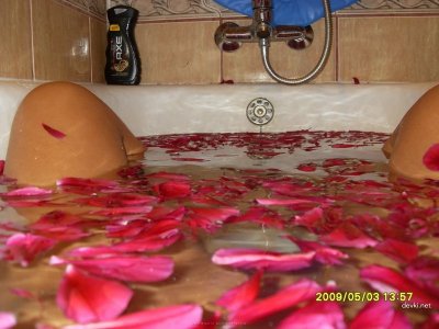 Девушка показала свою киску подружке - горячая интимная шоу!