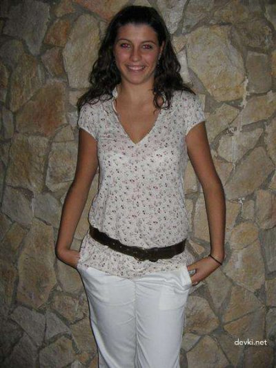 Завораживающая эротика с привлекательной брюнеткой для истинных ценителей