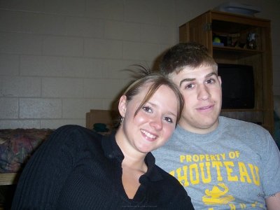 Отсосала парню и заработала фонтан спермы на мордашку