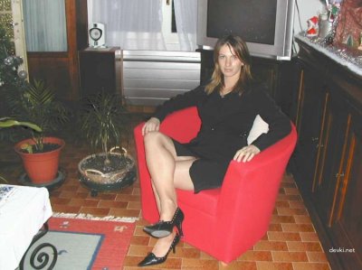 Обнаженная дама старше 30 лет - новый порно хит!