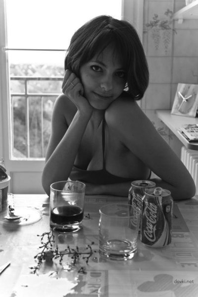 Тёлка с классной фигурой — селфи от парня