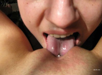 Мамочка радует ласками свою подружку