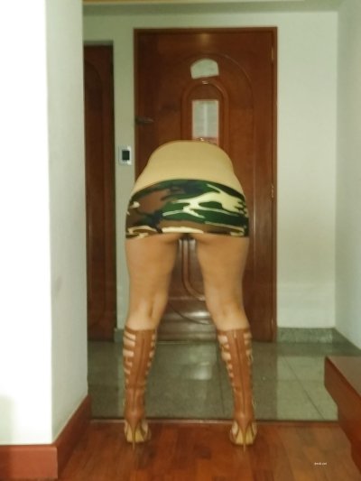 Сексуальная красотка с секс-игрушкой - жгучее зрелище!