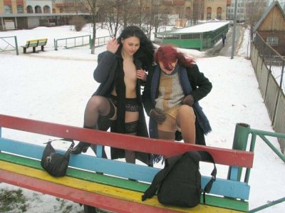 Девчонки не пугаются холодов: секс на открытом воздухе