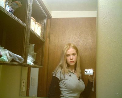 Красотка с отличными грудями - новый заголовок для порно-сайта.