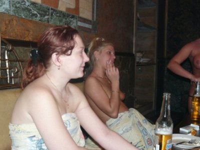 Третьекурсницы отдыхают в сауне