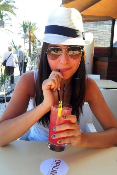 Привлекательная красотка и её голое тело: оголись и наслаждайся!