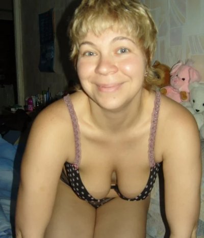 Мамка раскручивает шоу с пенисом муженька