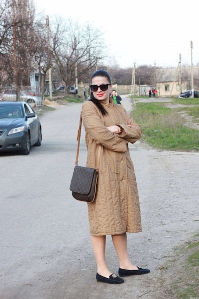 Интимные снимки зрелой брюнетки для настоящих ценителей красоты