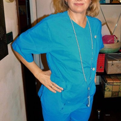 Медсестра зашла в гости, чтобы снять одежду