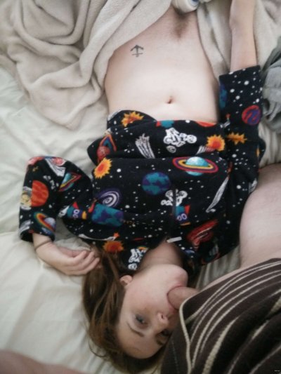 Интимные снимки красивой рыжеволосой леди с пышной задницей