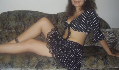 Интимные снимки юной супруги с гладко выбритой киской