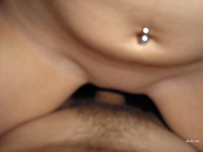 Дрючит в попку свою подругу