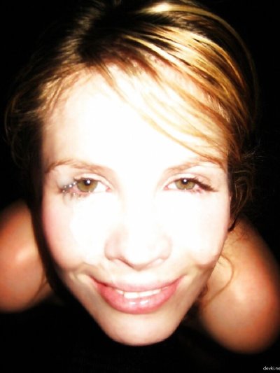 Насаживает свою малышку на хуй