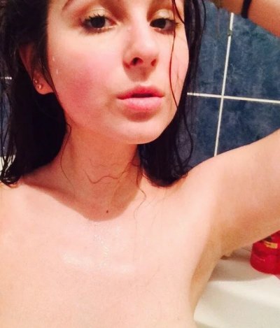 Фото горячей красотки в интимной обстановке