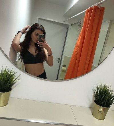 Фоточки красавицы из-за скучного времяпрепровождения