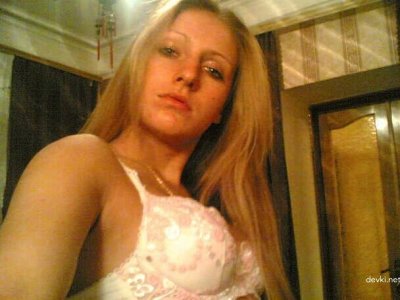 Развратная учащаяся без трусиков в собственной квартире