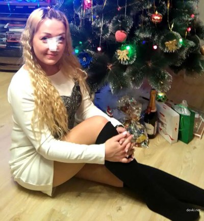 Жена делает вид, что спит, а муж устраивает пикантные шалости