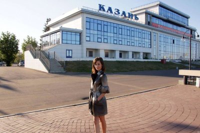 Соблазнительные формы обнаженной красавицы с идеальной фигурой