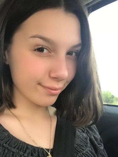 Пылкая 18-летняя красотка, расставленные ноги и еще много всего!