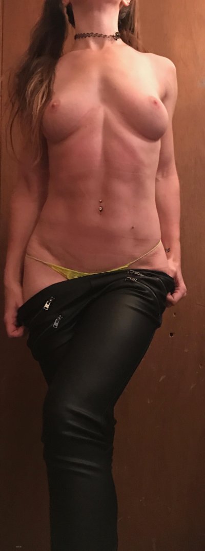 Изображения обнаженной атлетки во всей красе - лучший выбор для ценителей эротики!