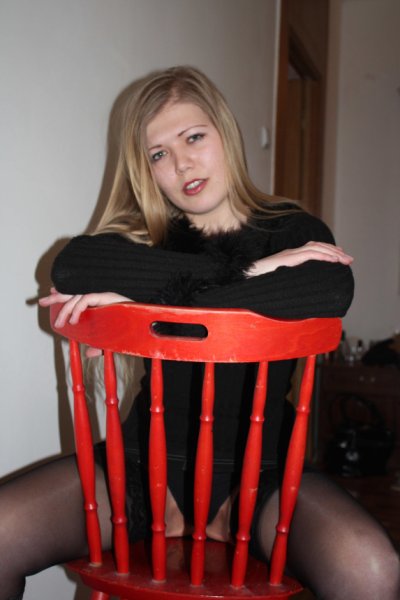 Пикантный фотосет одной красотки со своими сексуальными позами