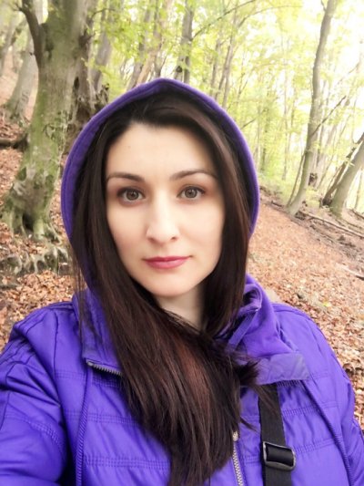 Сексуальная красотка раздевается на домашних снимках