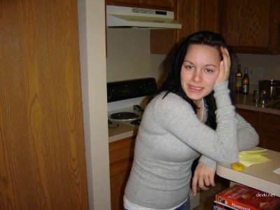 Сексуальные снимки пышной красотки в домашней обстановке